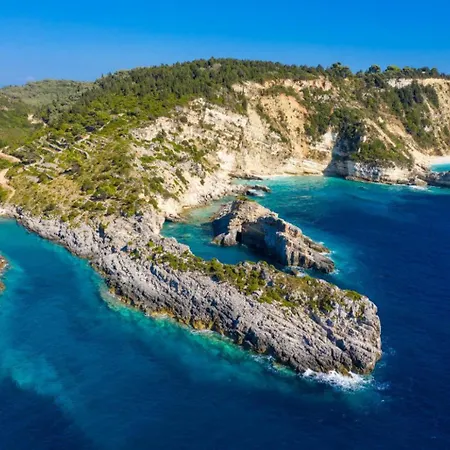 Dimitris Villa *
